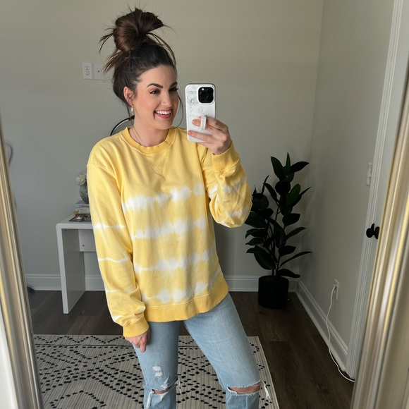 Pink Lily crewneck sweatshirt yellow tie dye in size small - Picture 2 of 3